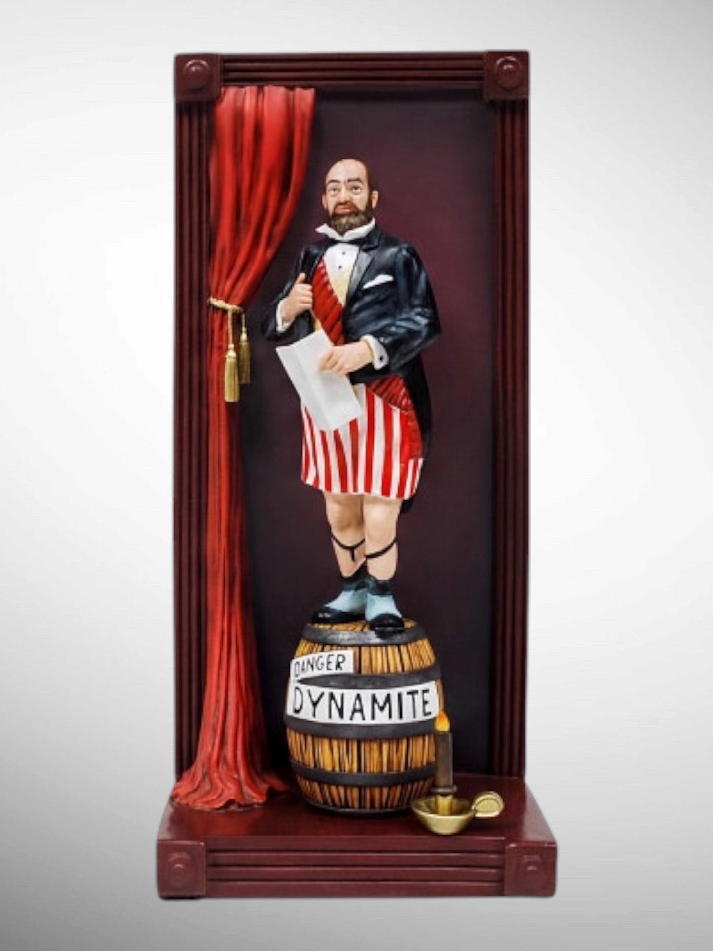 Disney Showcase Collection - Haunted Mansion Stretching Portraits Dynamite Gentleman Figurine - PREORDER