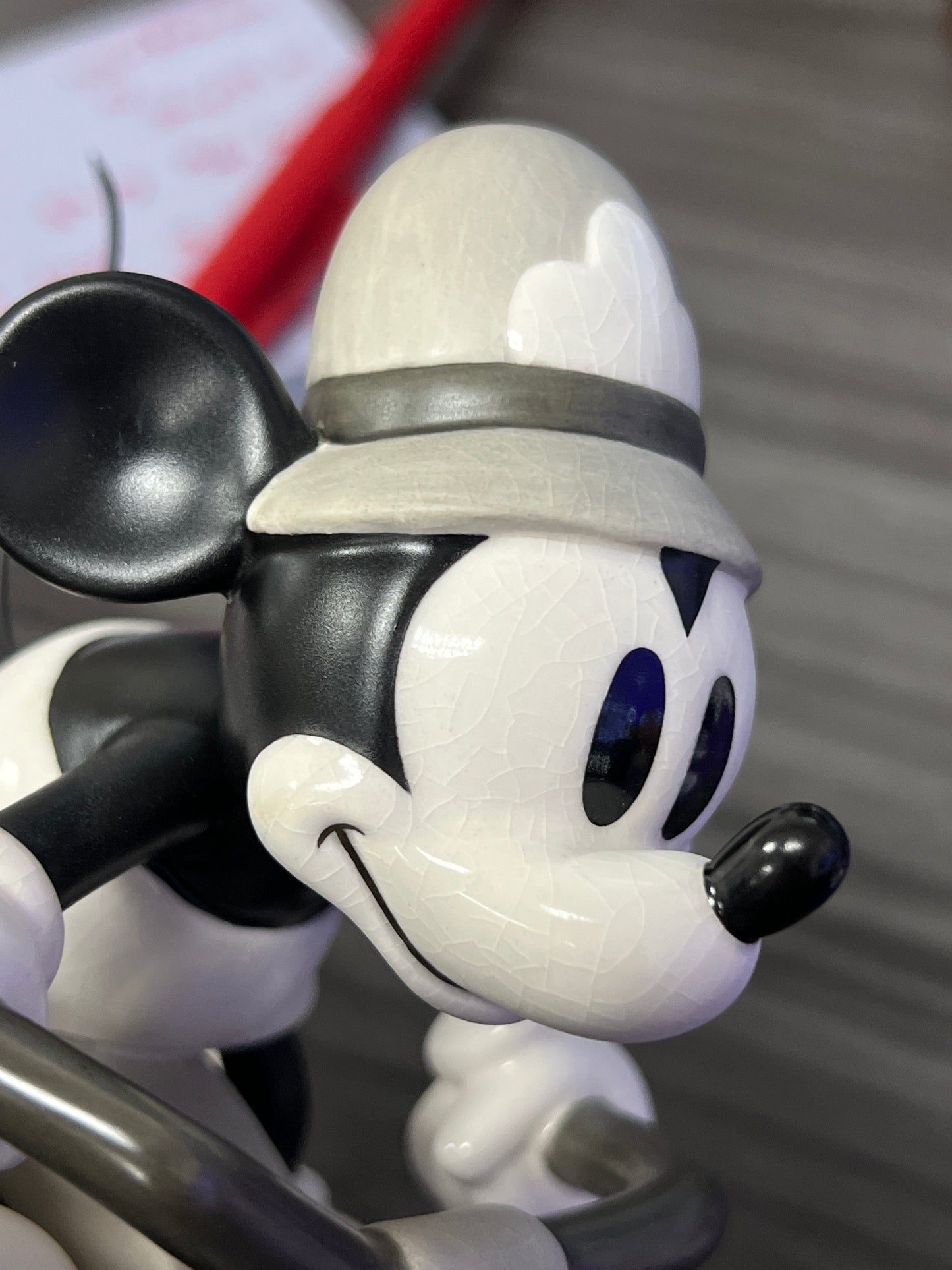 Walt Disney Classics Collection - WDCC On Patrol Mickey Mouse The Dognapper Figurine