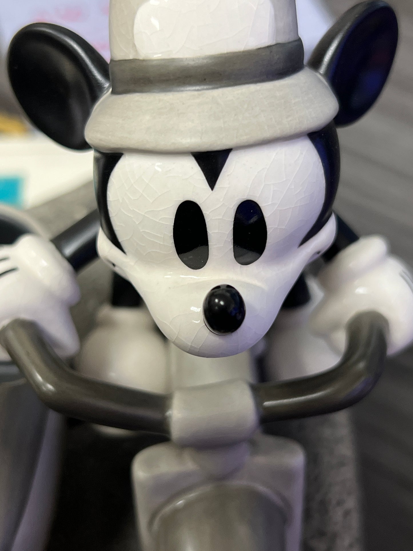 Walt Disney Classics Collection - WDCC On Patrol Mickey Mouse The Dognapper Figurine