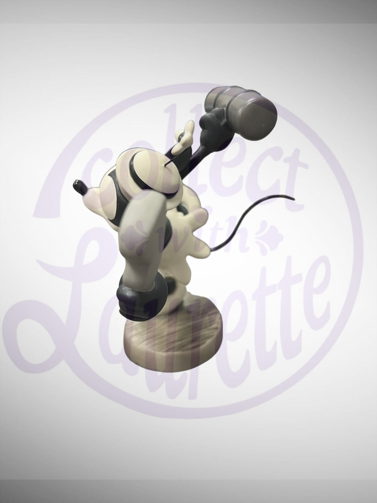 Walt Disney Classics Collection - WDCC Minnie's Debut Steamboat Willie Figurine