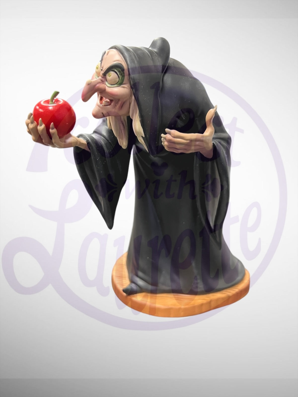 Walt Disney Classics Collection - WDCC Take the Apple, Dearie Hag Snow White Figurine