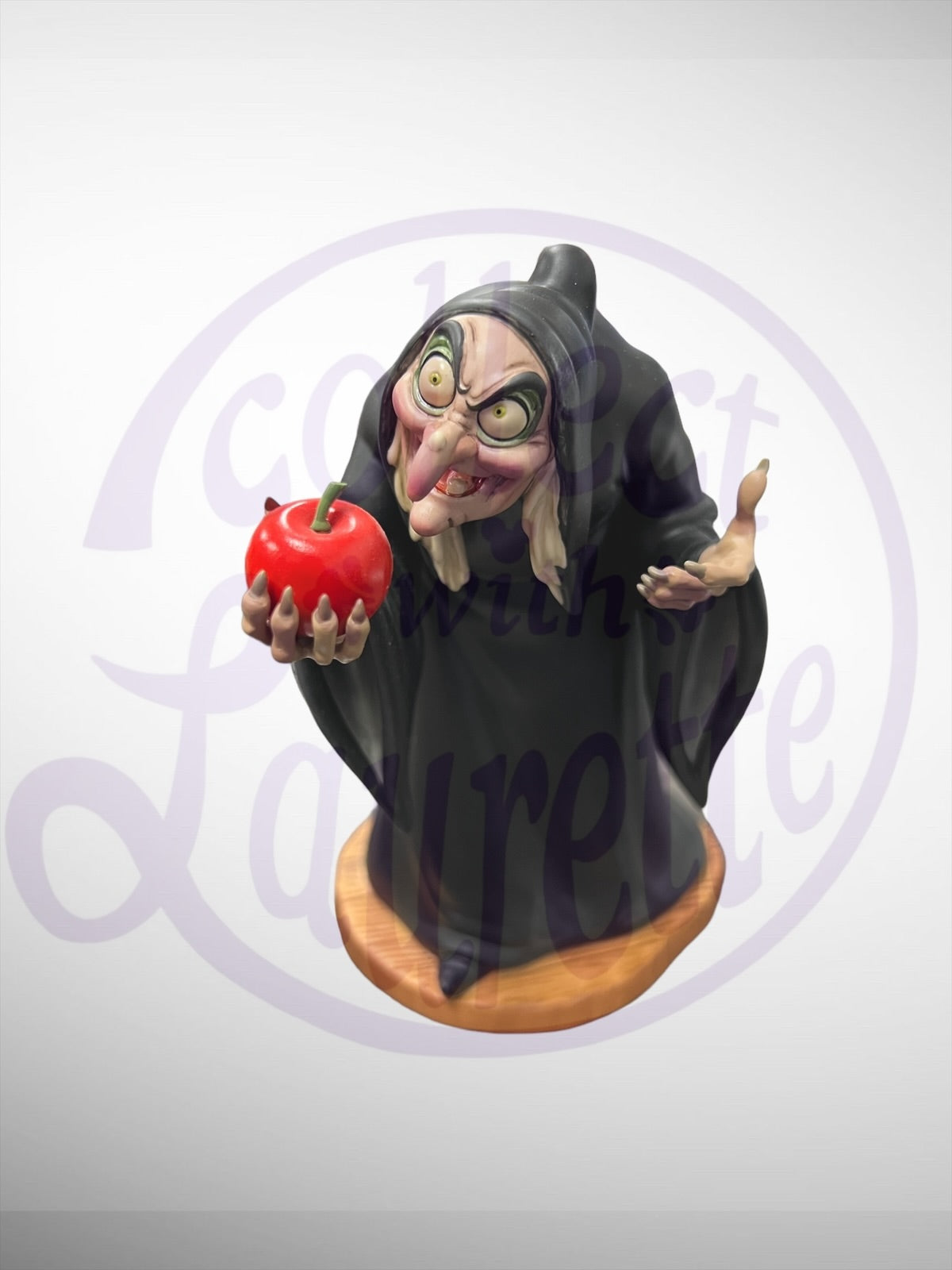 Walt Disney Classics Collection - WDCC Take the Apple, Dearie Hag Snow White Figurine