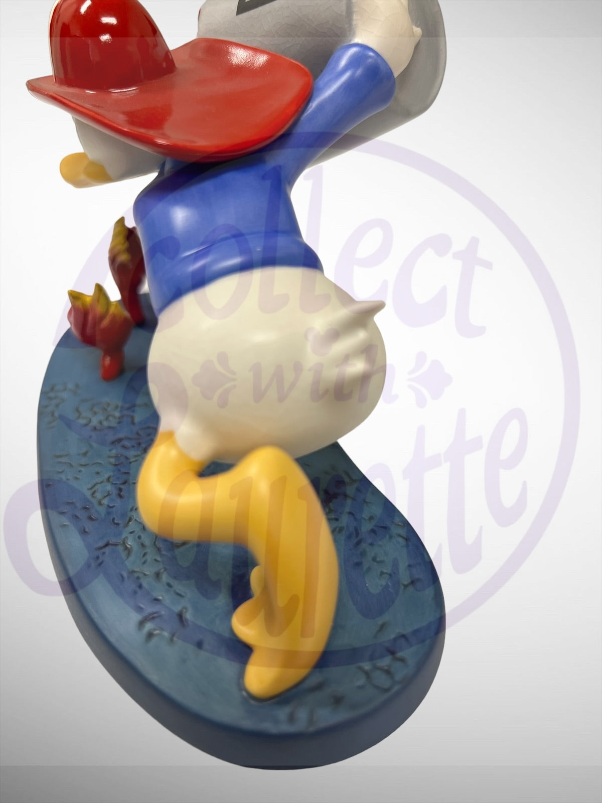 Walt Disney Classics Collection - WDCC Duck! A Fire! Donald Duck Figurine