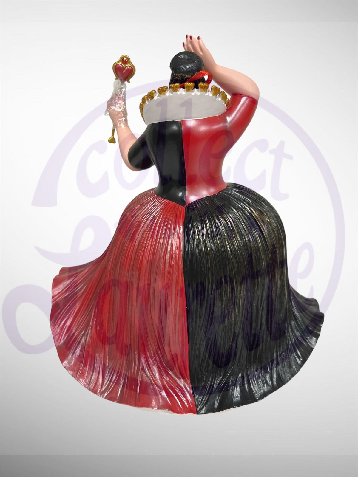 Disney Showcase Collection - Queen of Hearts Couture de Force Figurine