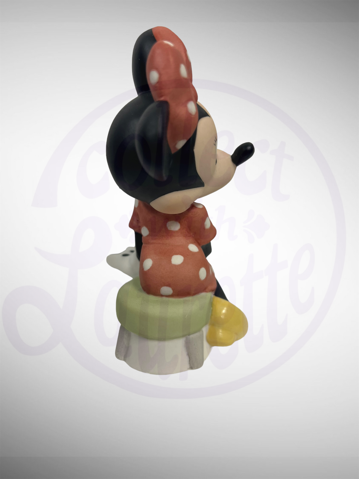 Disney Showcase Collection - Precious Moments - Your Beauty Shines From The Heart Minnie Mouse Figurine