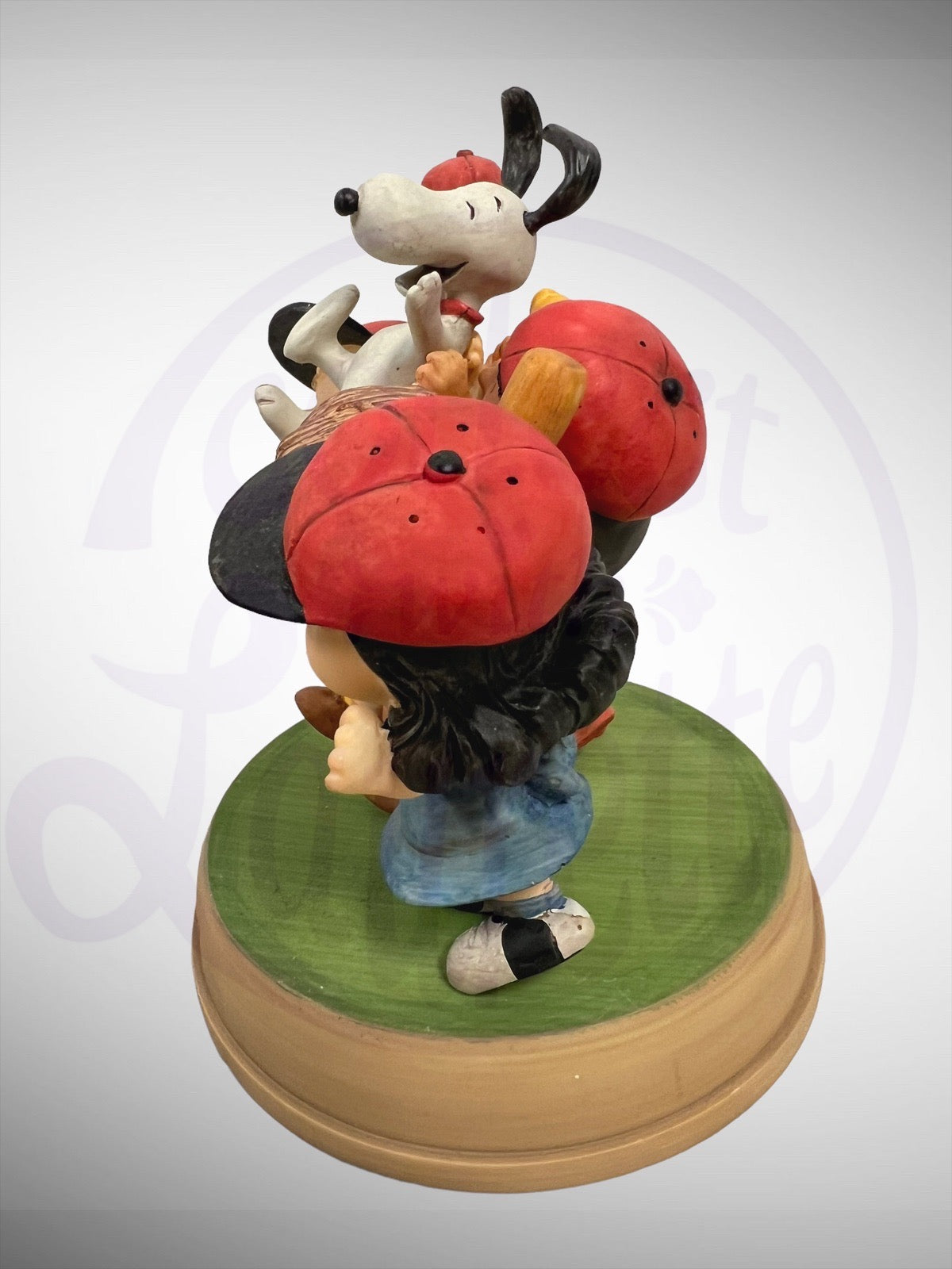 Hallmark Peanuts Victory's oh, so Sweet! Snoopy Figurine